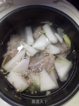 冬瓜薏米排骨汤的做法步骤：2