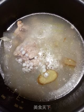 冬瓜薏米排骨汤的做法步骤：4
