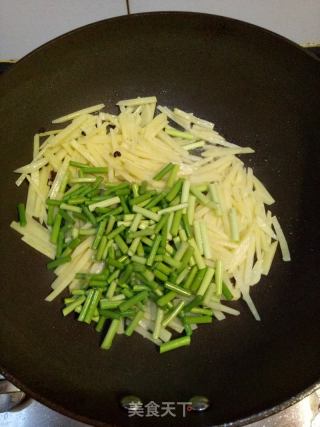 土豆丝炒面的做法步骤：3