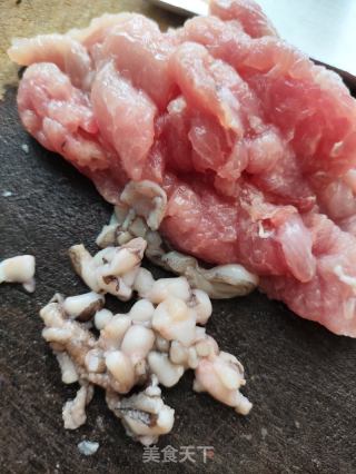 墨鱼肉饼的做法步骤：2
