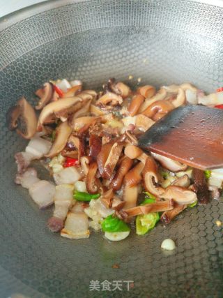双菇炒肉的做法步骤：6