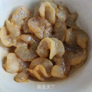 黄瓜鸡蛋炒虾仁的做法步骤：1