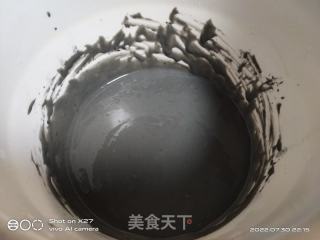 竹炭蛋糕卷的做法步骤：3
