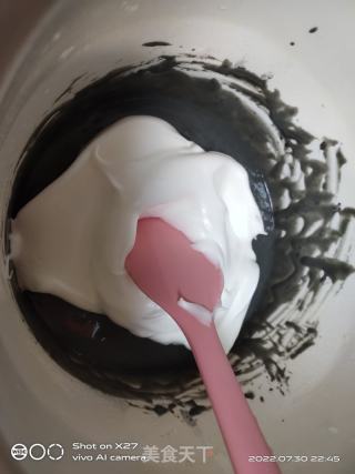 竹炭蛋糕卷的做法步骤：6