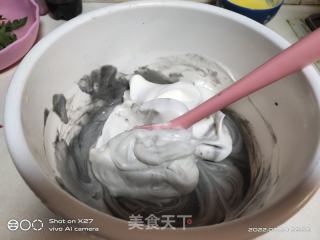 竹炭蛋糕卷的做法步骤：7