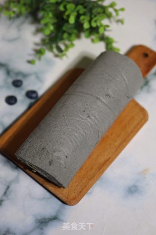 竹炭蛋糕卷的做法步骤：14