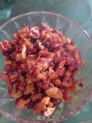 香菇榨菜炒牛肉丁的做法