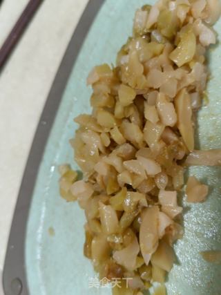 香菇榨菜炒牛肉丁的做法步骤：2