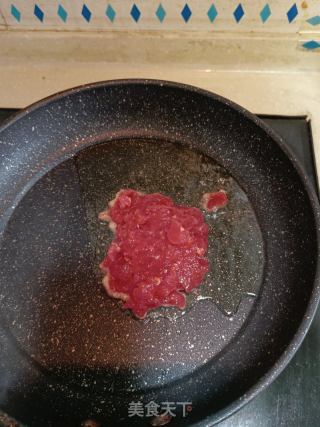 香菇榨菜炒牛肉丁的做法步骤：4
