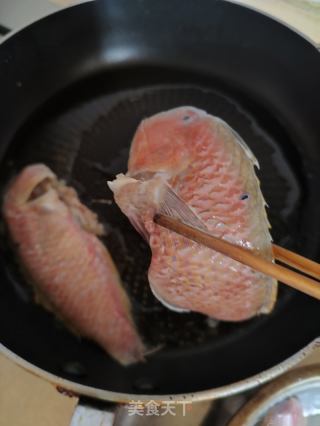 香煎鹦哥鱼的做法步骤：4