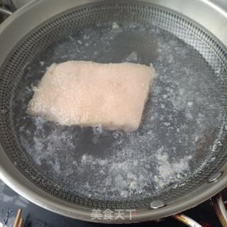 皱皮椒回锅肉的做法步骤：1