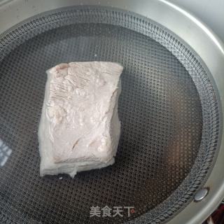 皱皮椒回锅肉的做法步骤：2