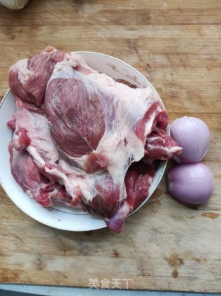 孜然羊肉的做法步骤：1