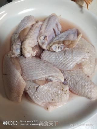 蒜蓉剁椒蒸鸡中翅的做法步骤：1