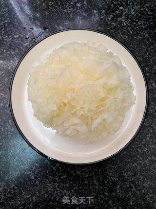 银耳汤圆的做法步骤：1