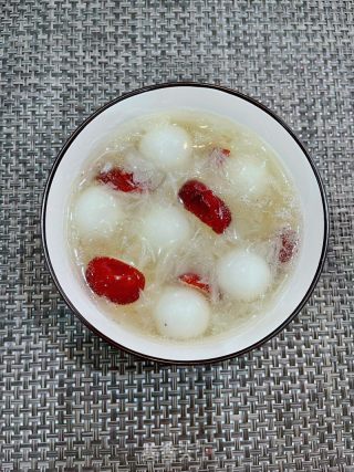 银耳汤圆的做法步骤：10