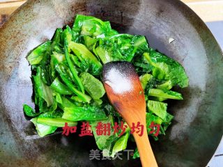 清炒油麦菜的做法步骤：4