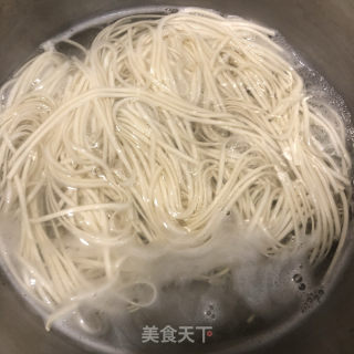 鲜虾汤面的做法步骤：7