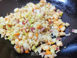 虾仁炒米饭的做法步骤：9