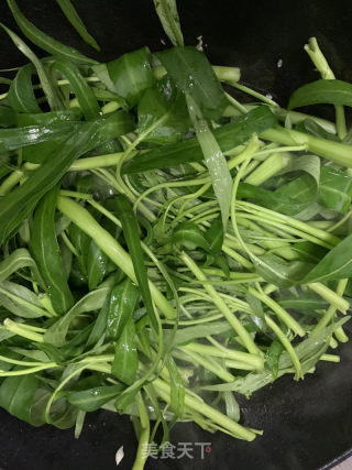潮汕豆瓣酱空心菜的做法步骤：2