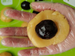 豆沙蜜枣酥的做法步骤：9