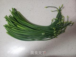韭苔炒鸡蛋的做法步骤：1