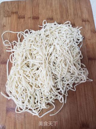 韭苔鸡蛋捞面的做法步骤：4