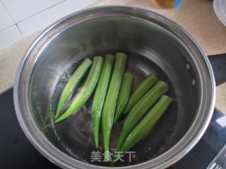 虾仁炒秋葵的做法步骤：3