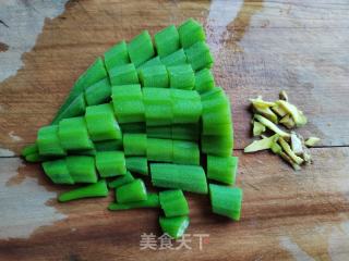 虾仁炒秋葵的做法步骤：4