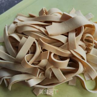 鸡蛋烧豆皮的做法步骤：1