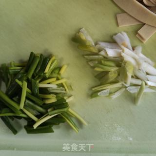 鸡蛋烧豆皮的做法步骤：2