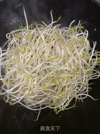 豆芽这样炒爽脆不出汤的做法步骤：3