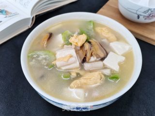 丝瓜豆腐鸡蛋菌菇贻贝汤的做法
