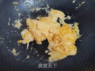 丝瓜豆腐鸡蛋菌菇贻贝汤的做法步骤：3