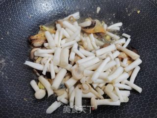 丝瓜豆腐鸡蛋菌菇贻贝汤的做法步骤：6