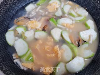 丝瓜豆腐鸡蛋菌菇贻贝汤的做法步骤：9