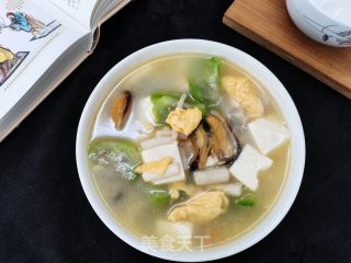 丝瓜豆腐鸡蛋菌菇贻贝汤的做法步骤：12