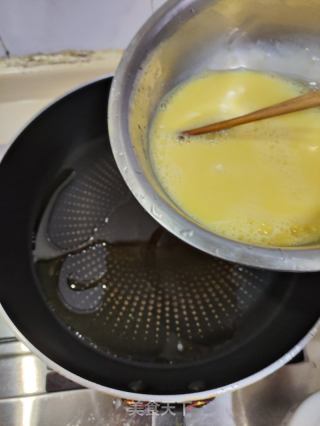鸡蛋炒韭菜花的做法步骤：5