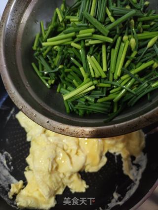 鸡蛋炒韭菜花的做法步骤：7