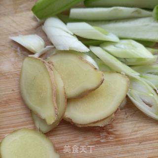 鲜虾煎蛋丝瓜面的做法步骤：3