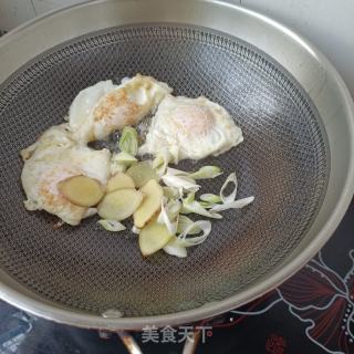 鲜虾煎蛋丝瓜面的做法步骤：8