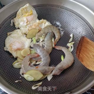 鲜虾煎蛋丝瓜面的做法步骤：9