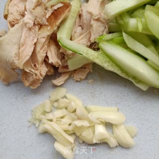 鸡胸肉拌黄瓜条的做法步骤：4