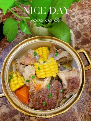 奶白浓郁肉香筒骨玉米胡萝卜汤的做法