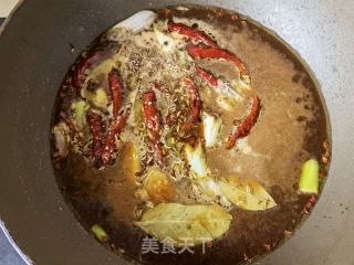 电压力锅酱牛腱的做法步骤：9