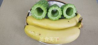苦瓜酿香蕉的做法步骤：1