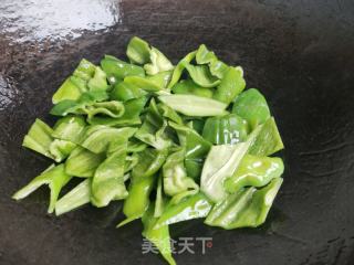 青虾炒辣椒的做法步骤：4