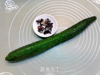 凉拌黄瓜木耳的做法步骤：1