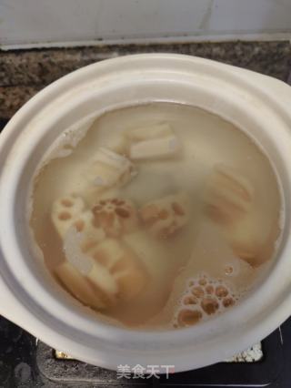 莲藕壮骨汤的做法步骤：1