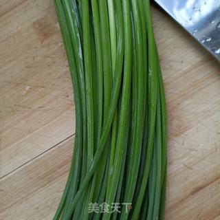 海米炒韭苔的做法步骤：1